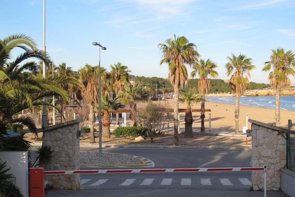 Apartment In Front Of Arrabassada Beach ตาร์ราโกนา ภายนอก รูปภาพ